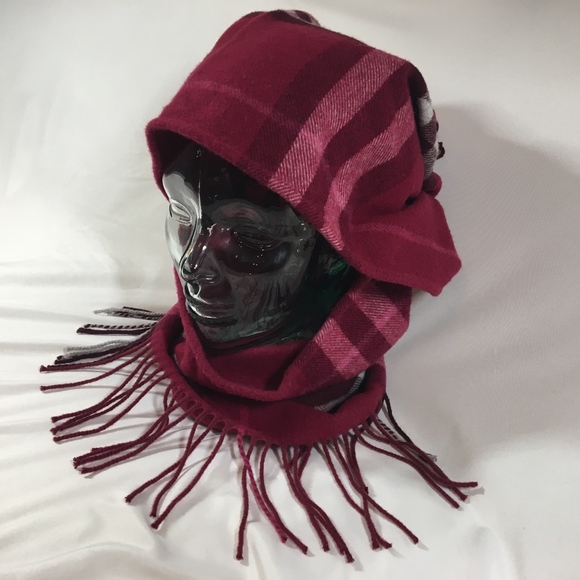 Burberry hat/scarf - Picture 2 of 4